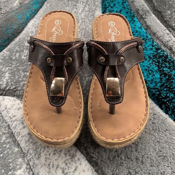 Sandals - Picture 2 of 4